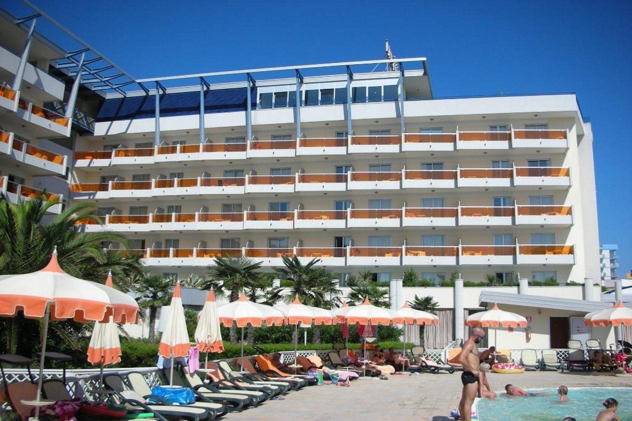 Bibione Palace Hotel Bagian luar foto